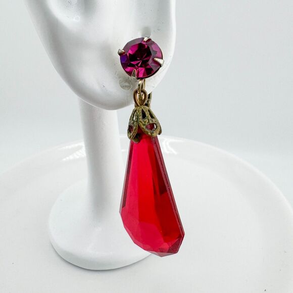 Vintage Red Glass Dangle Earrings Faceted Drop Clip-On Gold Tone 1950s Style - Picture 7 of 9